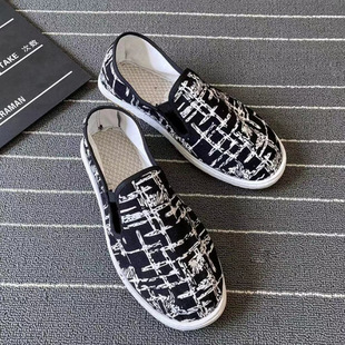 �¿Ь���ϱ����ֹ���ɽţ���һ�_�őНhЬ��ĥ�����ڱ�����Ь