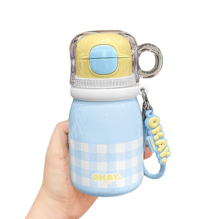 Taza de aislamiento térmico para niñas de alto valor facial, taza de agua de paja de gran capacidad, 2026 nuevo tipo de taza de aislamiento infantil especial para estudiantes escolares