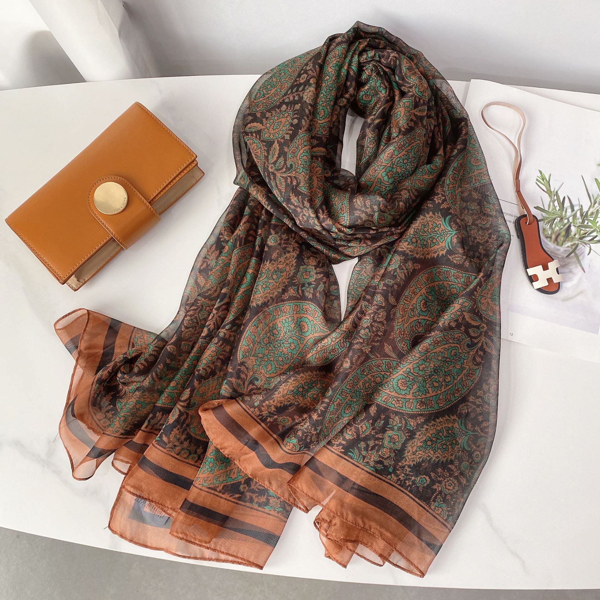 2025 nuevo producto Yourou bufanda de gasa protección solar larga toalla de playa versátil vacaciones viaje foto bufanda de seda chal