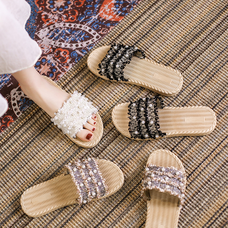 2024 New Summer Style Versatile Internet Celebrity Pearl Flats Bottom Beach Sandals and Slippers for Women to Wear Fashion Ins Trend