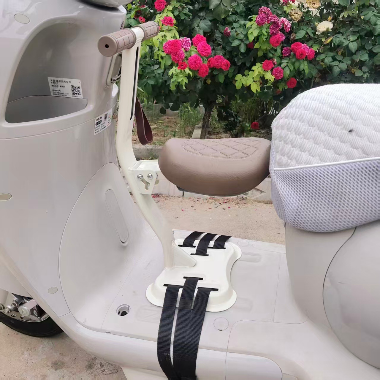 Manufacturer wholesale electric vehicle front-mounted child seat, foldable child baby electric motorcycle armrest stool safety seat