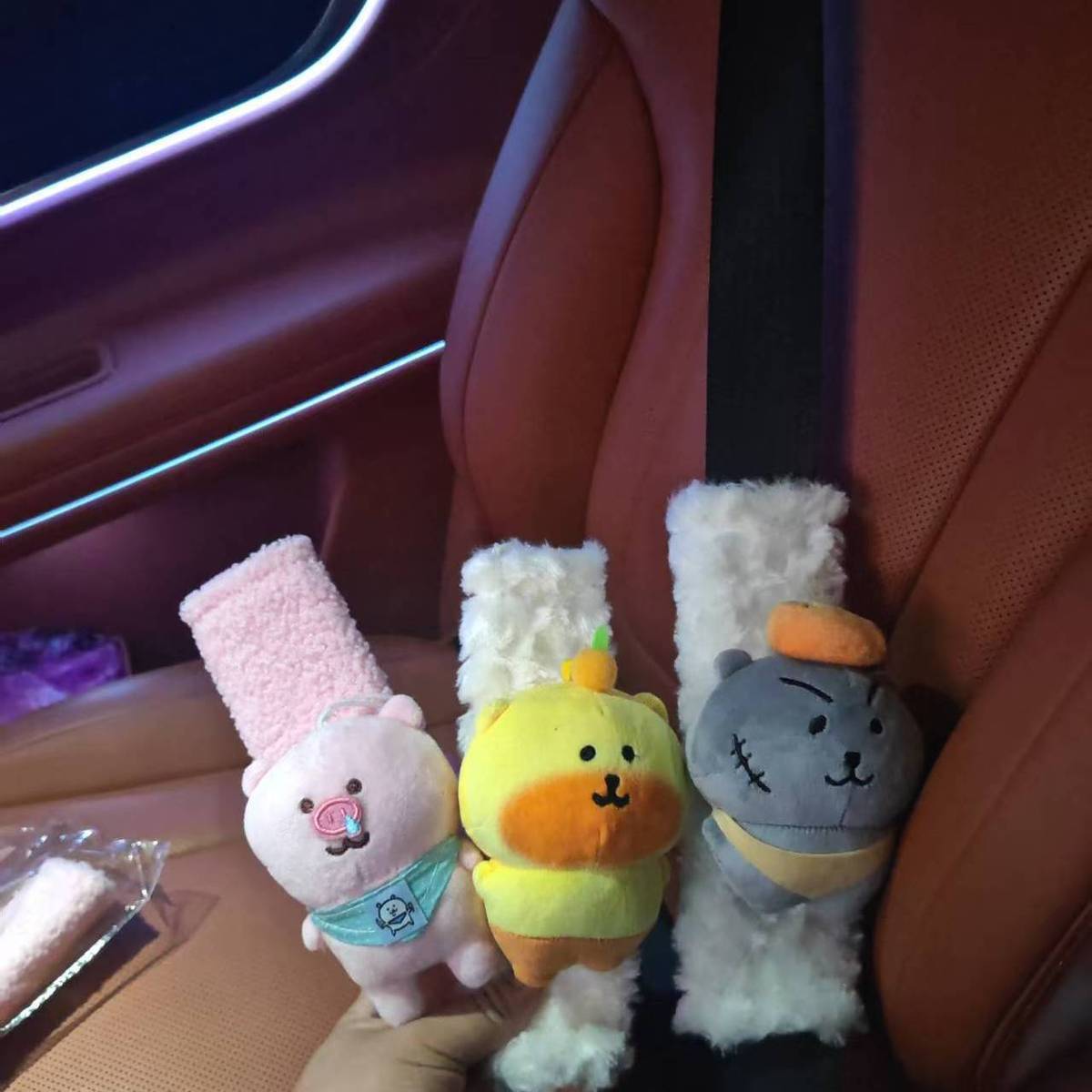 Car Seatbelt Plush Toy with Gray Wolf and Self-Deprecating Bear Design, Universal Shoulder Strap Plush Toy