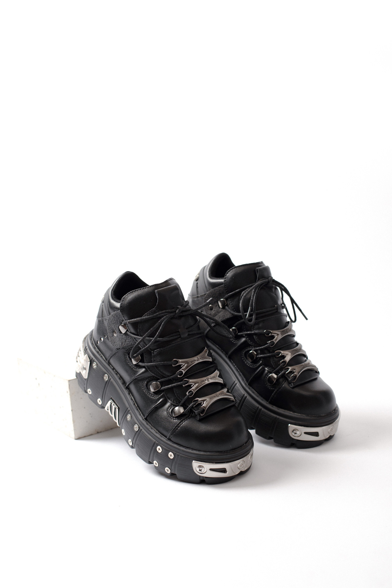 Dad shoes voor dames met dikke zool in punkstijl_voghion.com