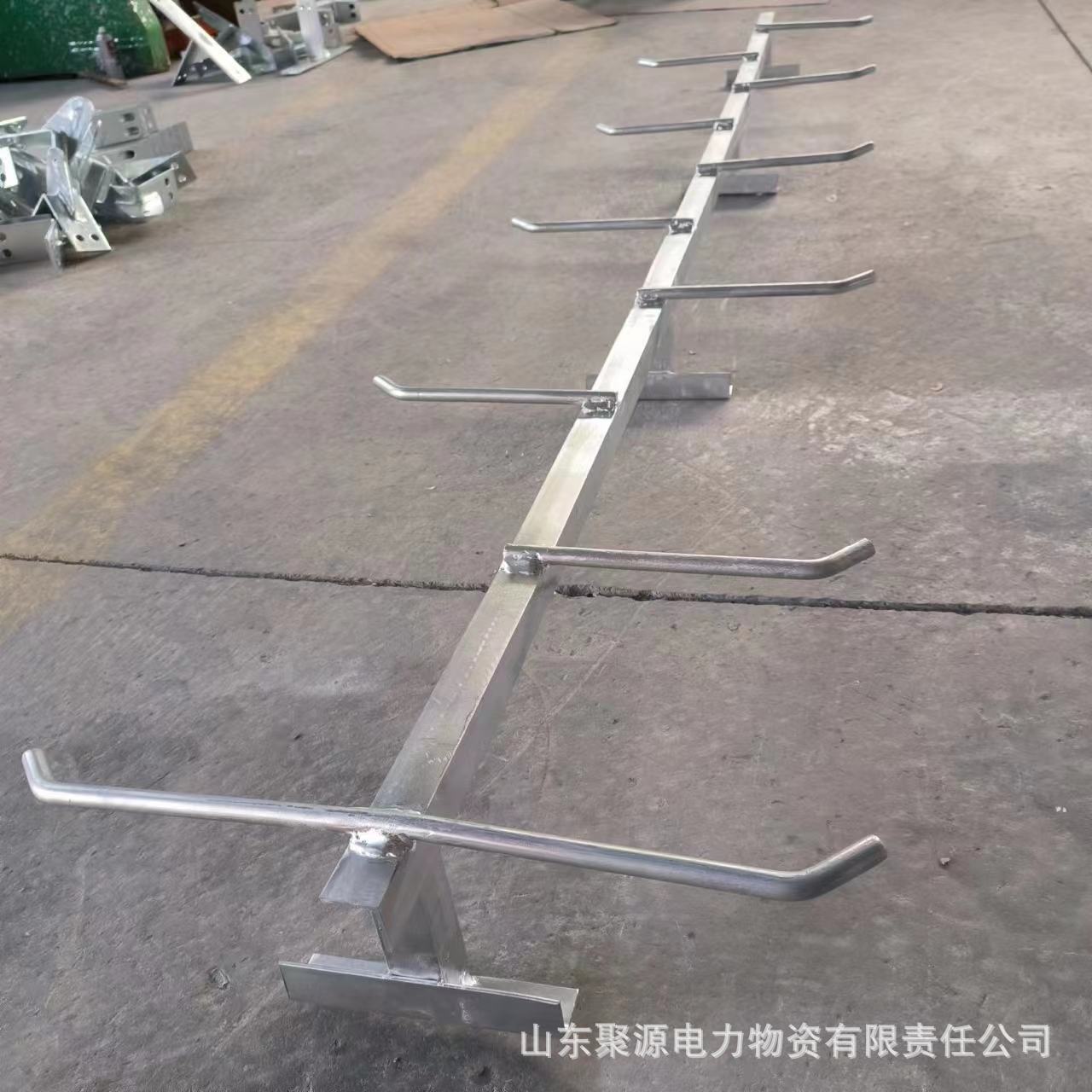 热镀锌角钢爬梯 圆管 方管爬梯生产 抱箍加工 山东爬梯生产厂家