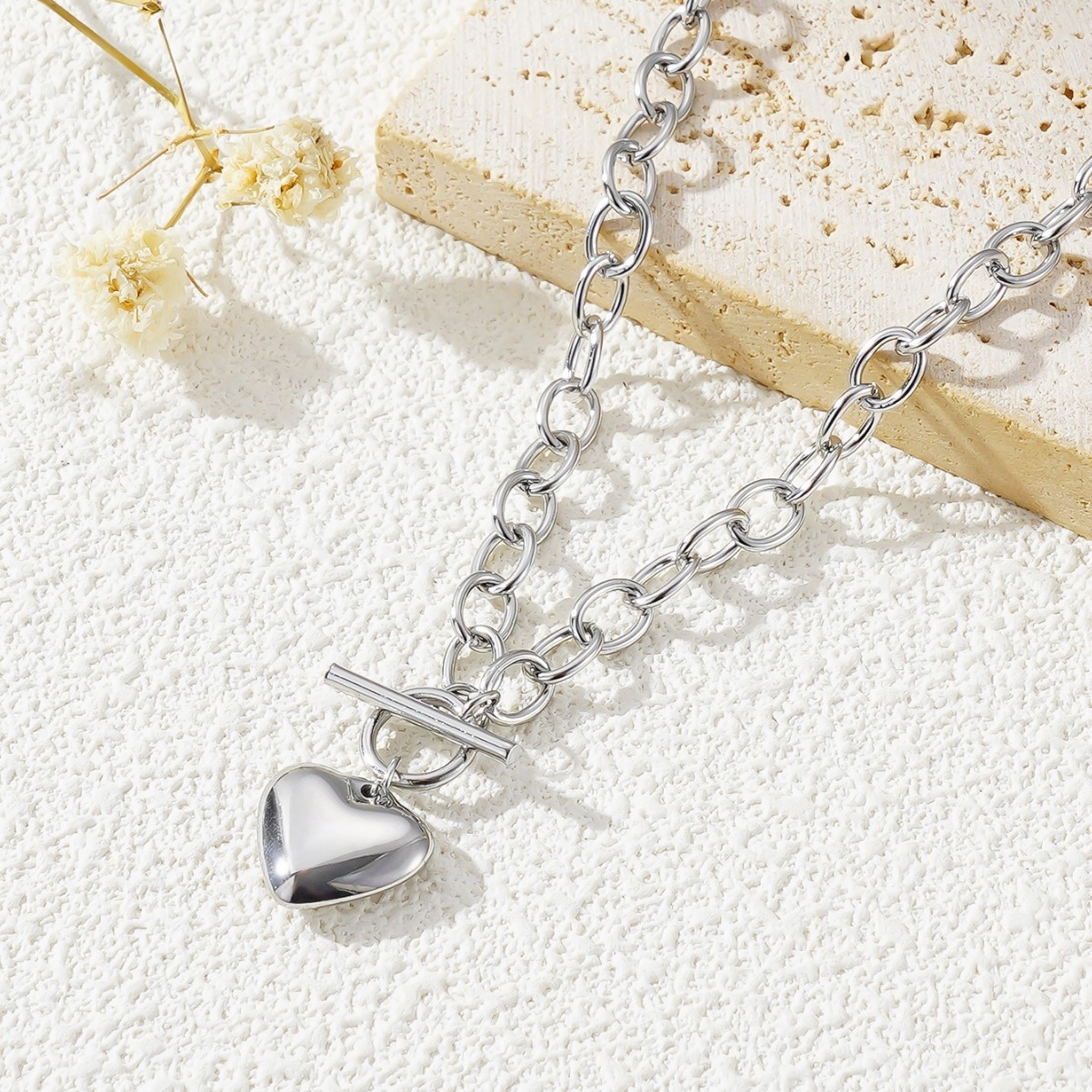 Nuevo estilo transfronterizo europeo y americano, colgante de amor liso simple y versátil, pulsera de acero de titanio, conjunto de collar de hebilla OT, mujer