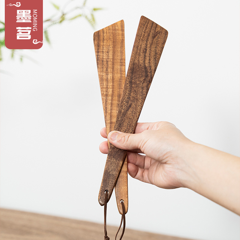 Portable Outdoor Spatula Made of Siamese Rosewood: Teak Non-Stick Camping Fryer with an Innovative Wooden, Non-Slip Soup Spoon for Travel