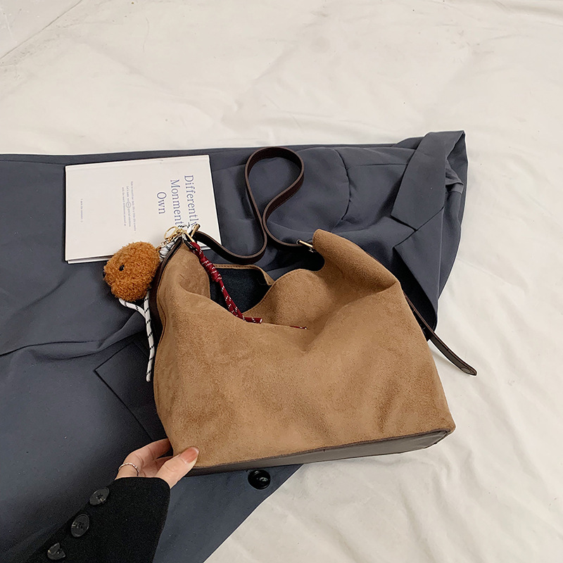 Bolso retro para mujeres 2024 invierno nuevo estilo de moda gran capacidad de alta sensación bolso de moda ocio bolso de hombro