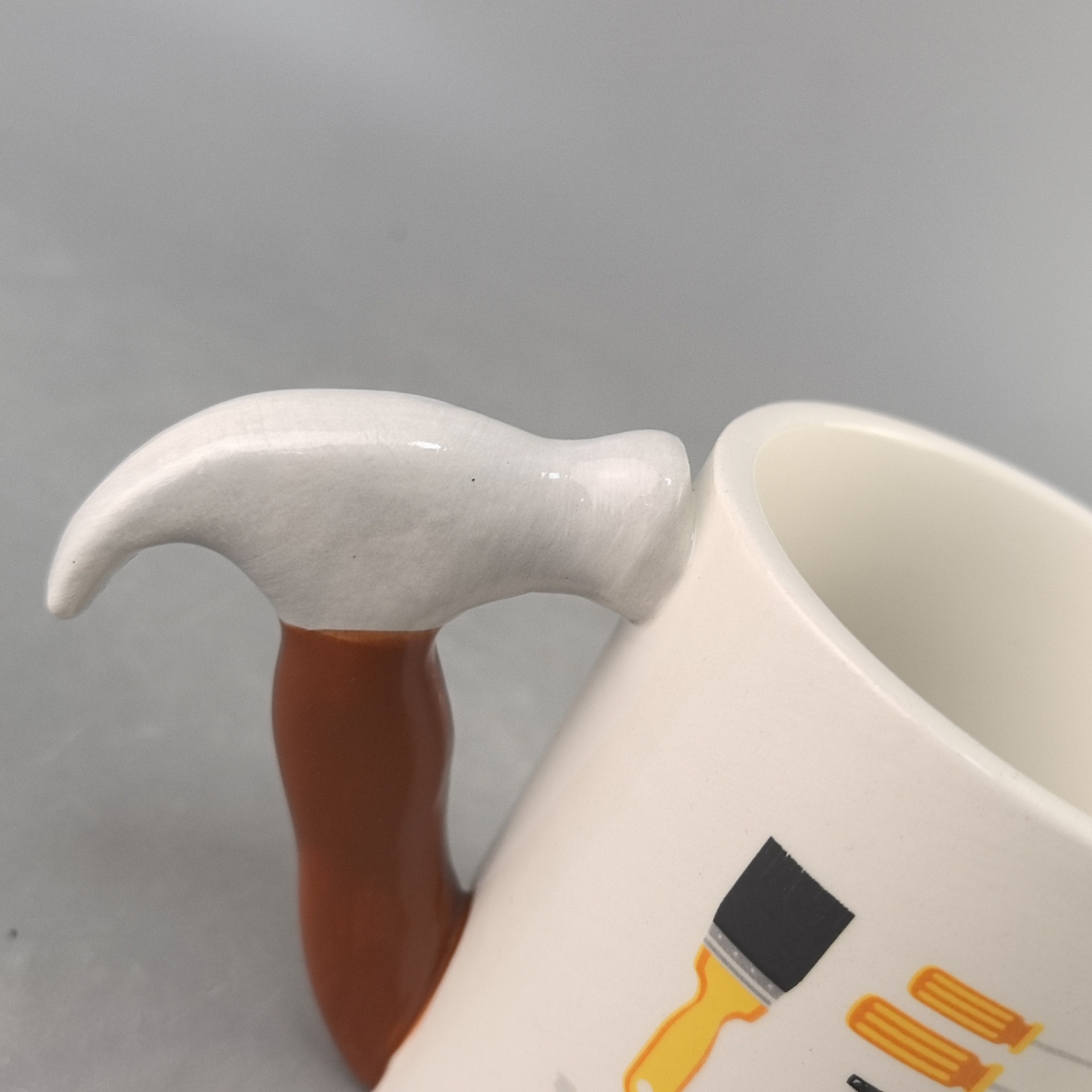 Personalizado creativo comercio exterior transfronterizo martillo de dibujos animados tazas de cerámica tazas de leche artesanías de cerámica
