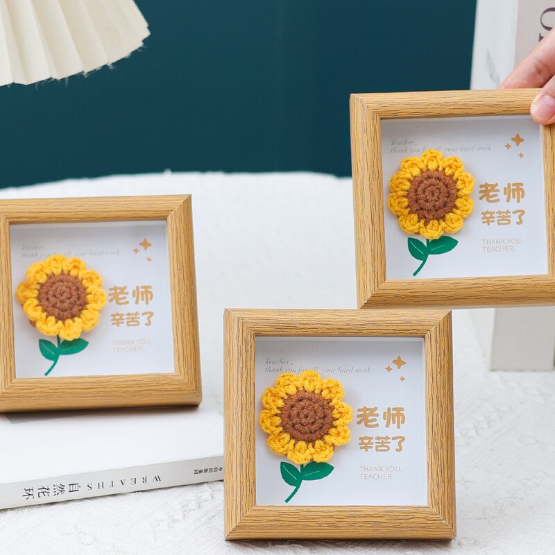 Teacher's Day Gift, Hand-Knitted Wool Flower Photo Frame Ornaments, Practical Birthday Gifts for Teachers and Besties