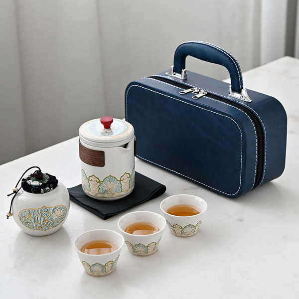 Handheld ceramic tea set for traveling