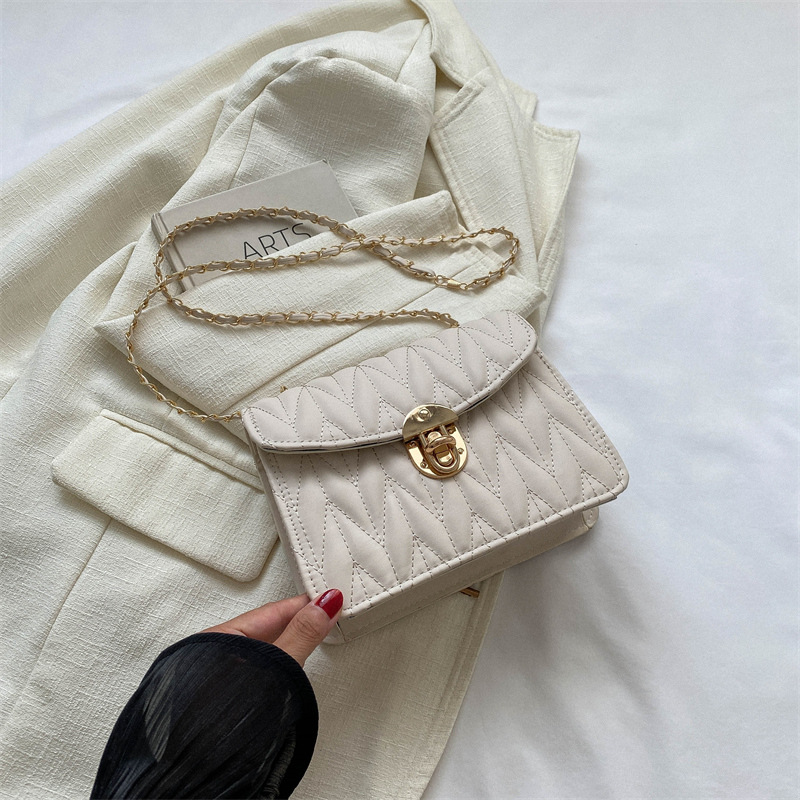 Este año de moda elegante diamante bordado cadena pequeña bolsa para las mujeres 2023 otoño temprano nuevo estilo coreano mensajero bolsa moda
