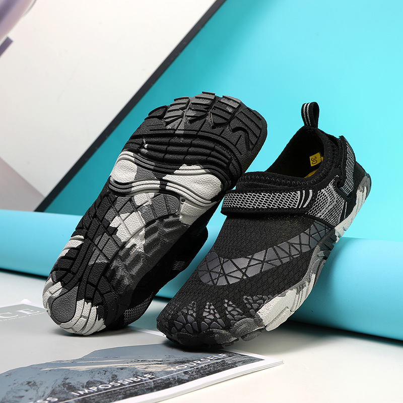 Nuevos zapatos de playa para niños al aire libre transfronterizos, zapatos de vadeo de cinco dedos, zapatos de buceo, zapatos de natación antideslizantes gruesos