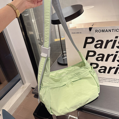 Sunscreen and Waterproof Lightweight Canvas Bag with Multiple Pockets, Large Capacity Messenger Bag, Casual and Versatile Unisex Crossbody Bag for Women