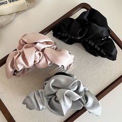 ハイエンドのファブリックプリーツサテンバブルクリップ女性用ライトラグジュアリー多用途ヘッドウェア後頭部2025サメクリップヘアピン