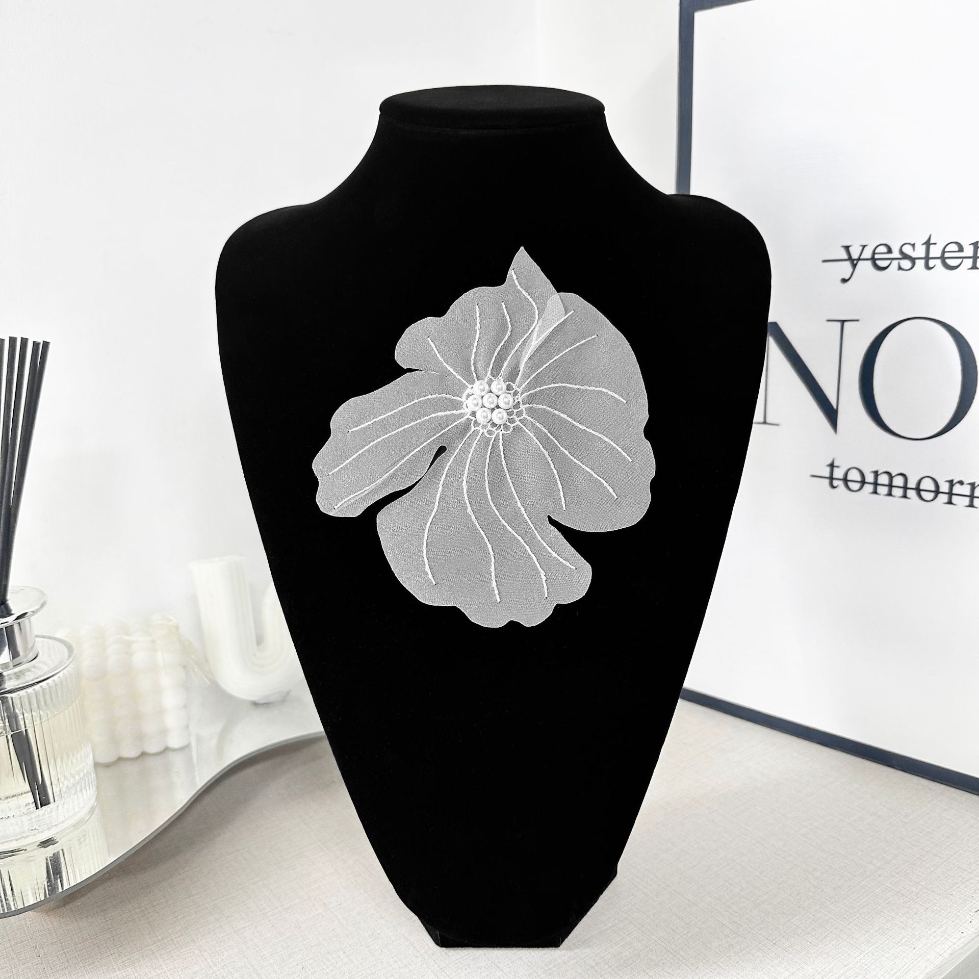 Computer bordado cuentas pegatinas cuentas pegatinas cuellos de encaje decoración de collar tela de malla doble superpuesta ropa pegatinas de tela de pecho