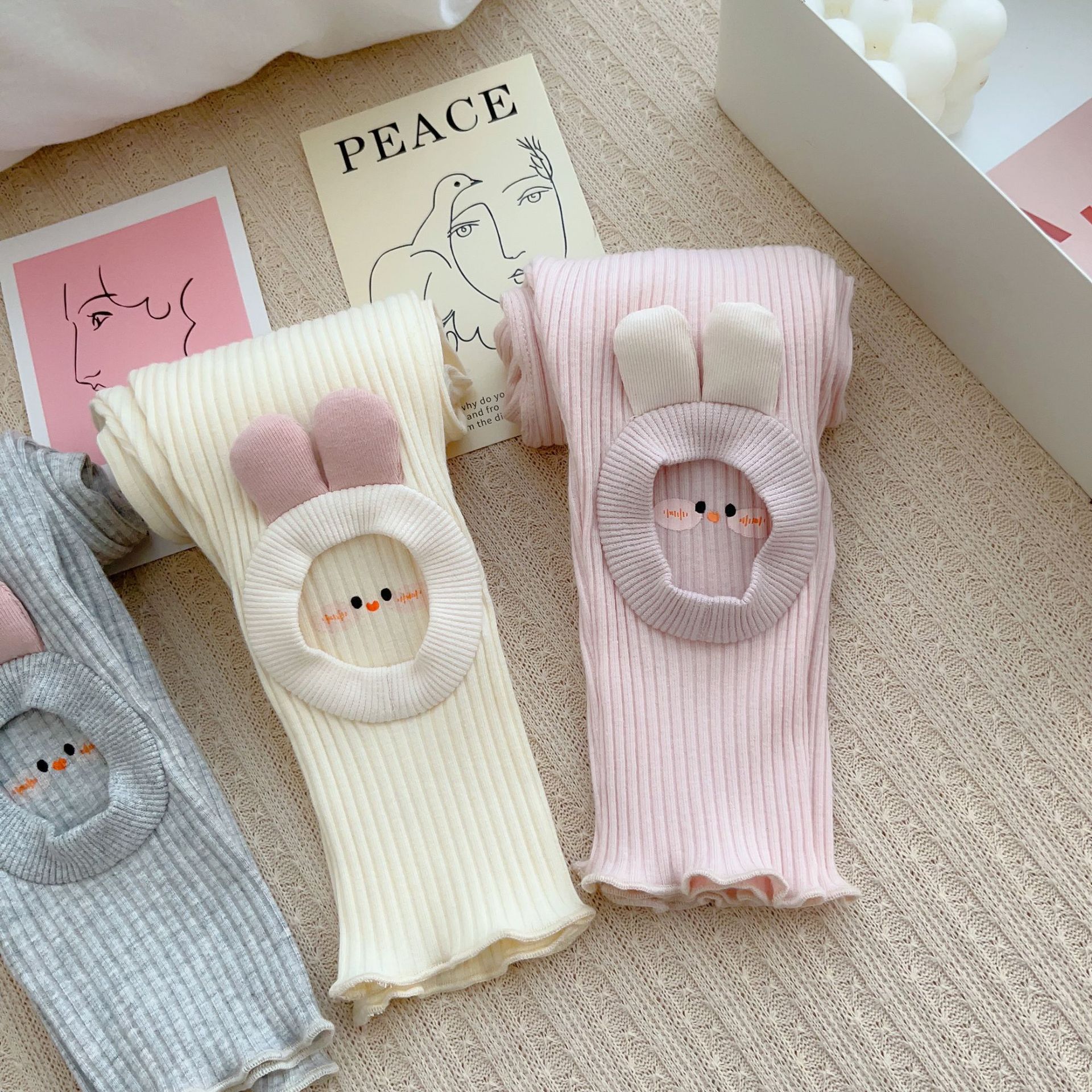 Primavera 2025 nuevo traje de escalada de bola de lana de jaula de manga de malla lindo y súper lindo bebé recién nacido abrigo de pedo femenino