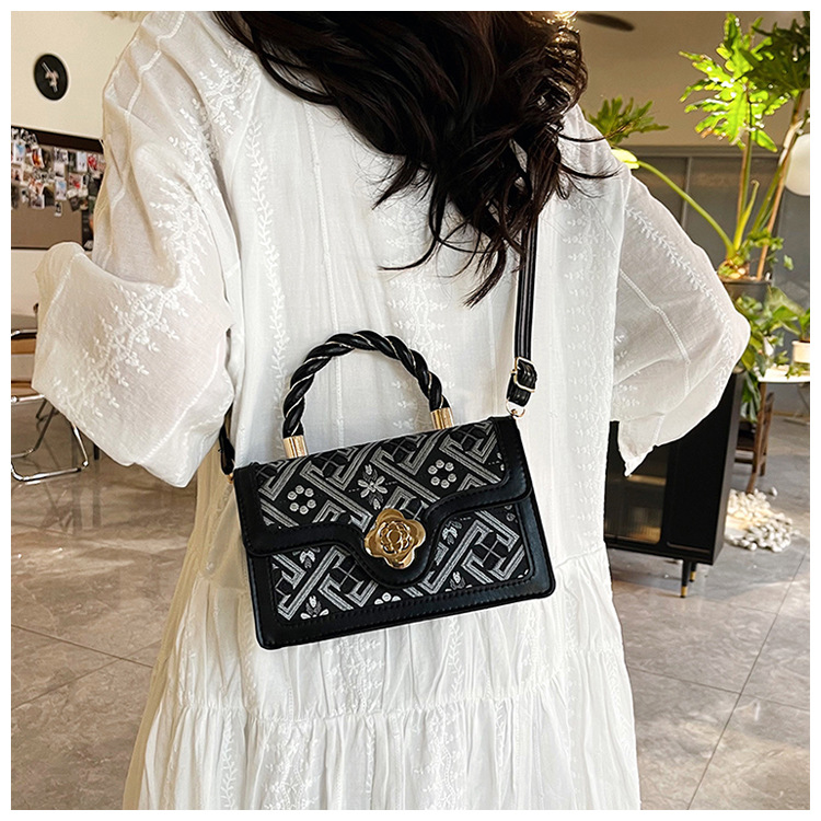 Korean style fresh 2025 Spring/Summer trendy and fashionable crossbody handbag for women, single-shoulder light luxury chanel-style bag undefined