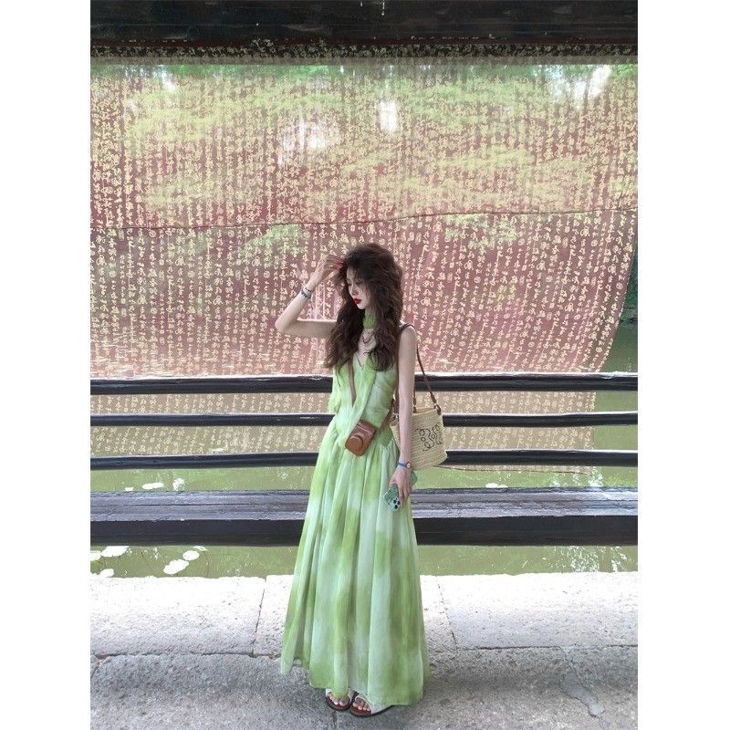 Vacation Style Green Smudged V-Neck Vest Dress for Women in Summer, Beautiful Waist-Cinching Sleeveless Halterneck Long Skirt Vacation Style Green Smudged V-Neck Vest Dress for Women in Summer, Beautiful Waist-Cinching Sleeveless Halterneck Long Skirt