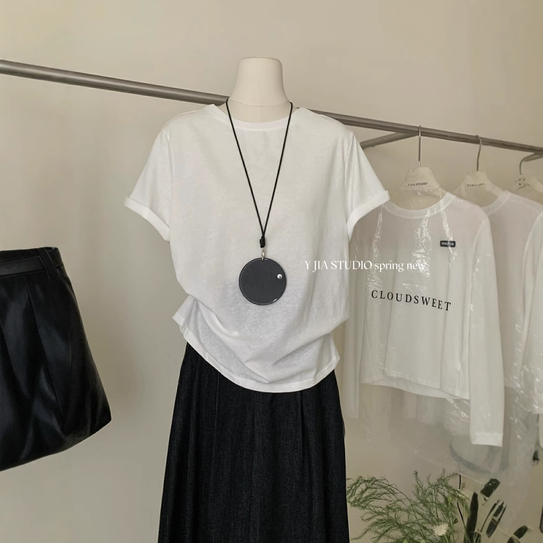 Y.JIA Yijia estilo coreano diseño elegante, nudo hueco trasero, camiseta de manga corta, top suelto de verano para mujer image 1