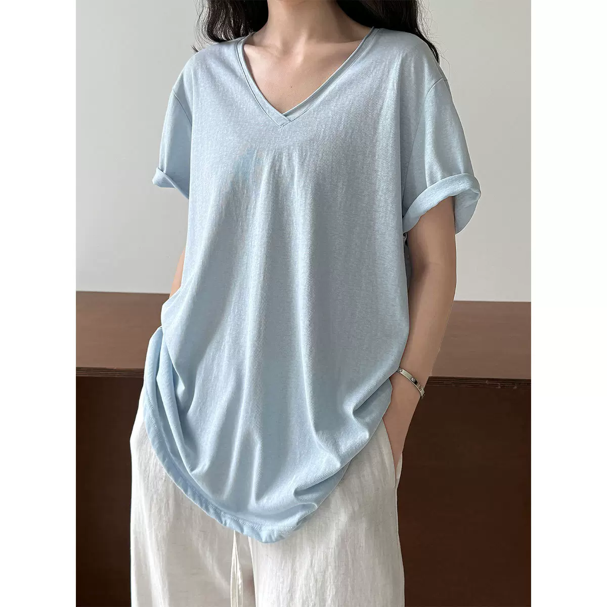 鹿西 松弛感雪花肌理卷边V领短袖女夏季新款宽松基础T恤上衣2705