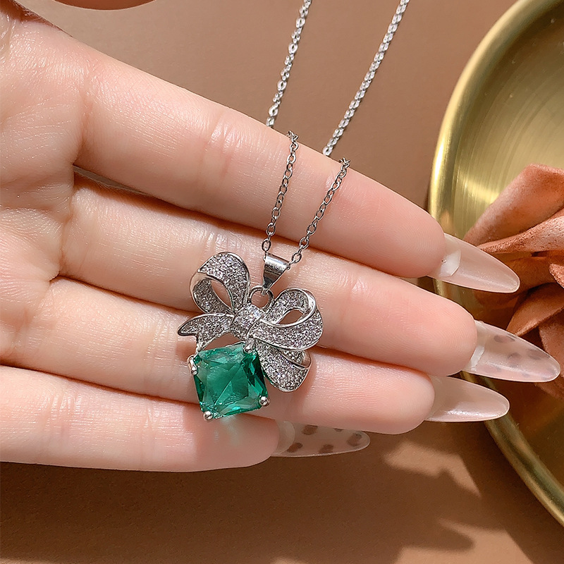 璀璨孔雀绿宝石戒指 镀白金蝶舞花香蝴蝶结彩色 锆石闪钻戒指项链
