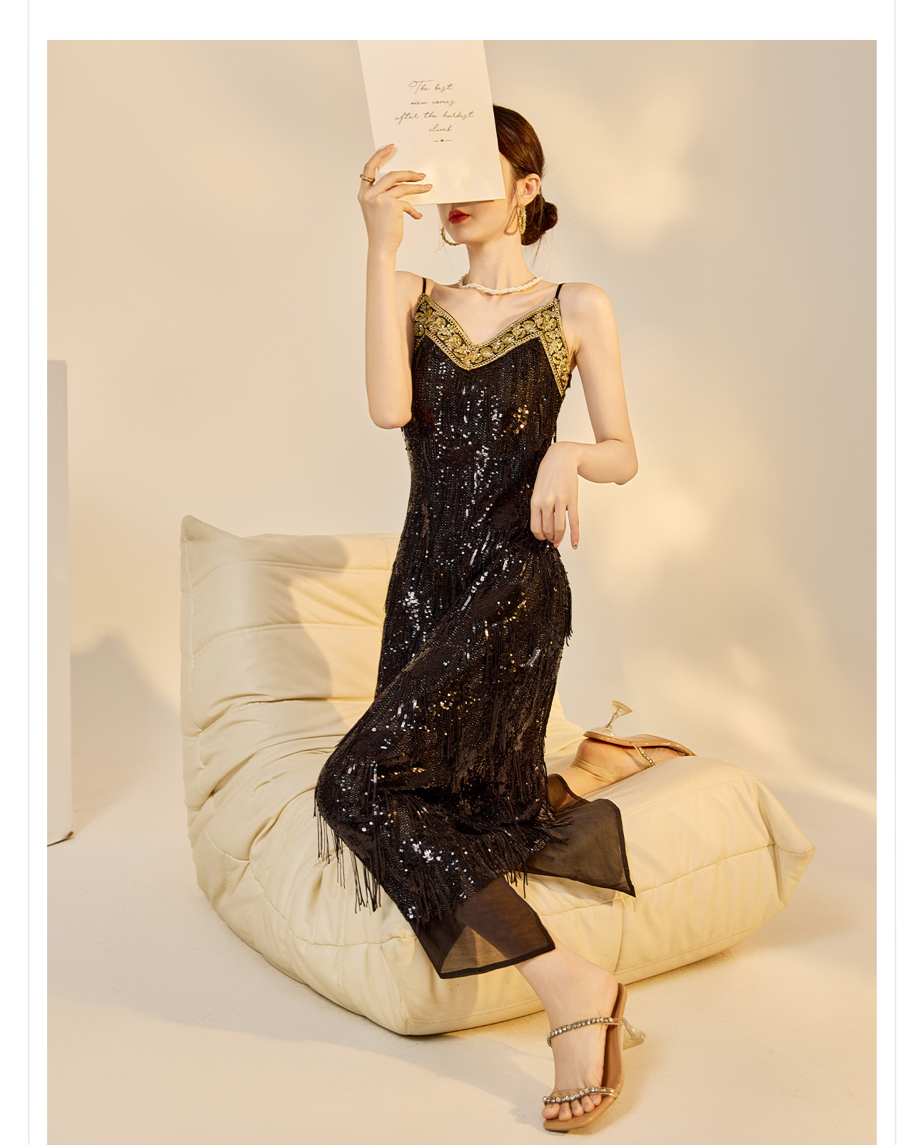Đầm maxi nữ thắt eo phong cách Trung Hoa cổ điển đính cườm lưới thêu tua rua ZX N7012 — Đen Obsidian, Gạo hạnh nhân chi tiết 9