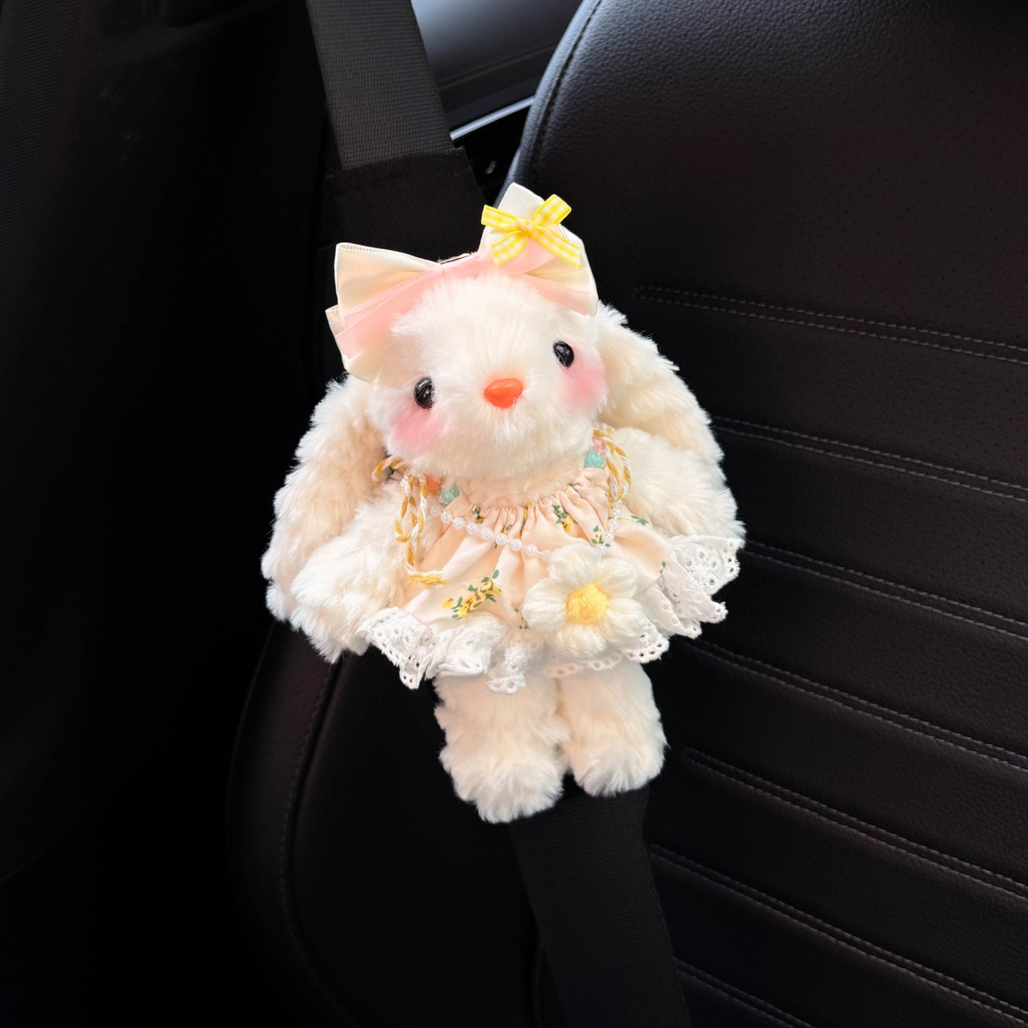 Cute rabbit car seatbelt shoulder pad, seatbelt decoration, anti-abrasion clothing, a pair for couples, high-end feel