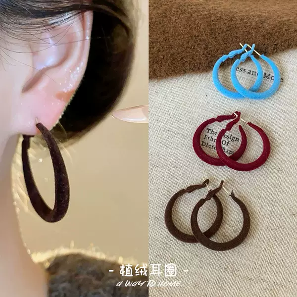 Autumn and Winter Retro Contrasting Color Flocked Hoop Earrings for Women Silver Needle Dopamine Design Hong Kong Style Fashion Versatile Earrings