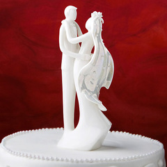 Wedding celebration ceramic crafts Western style wedding cake decoration figurines couple's vow ceremony wedding figurine display piece