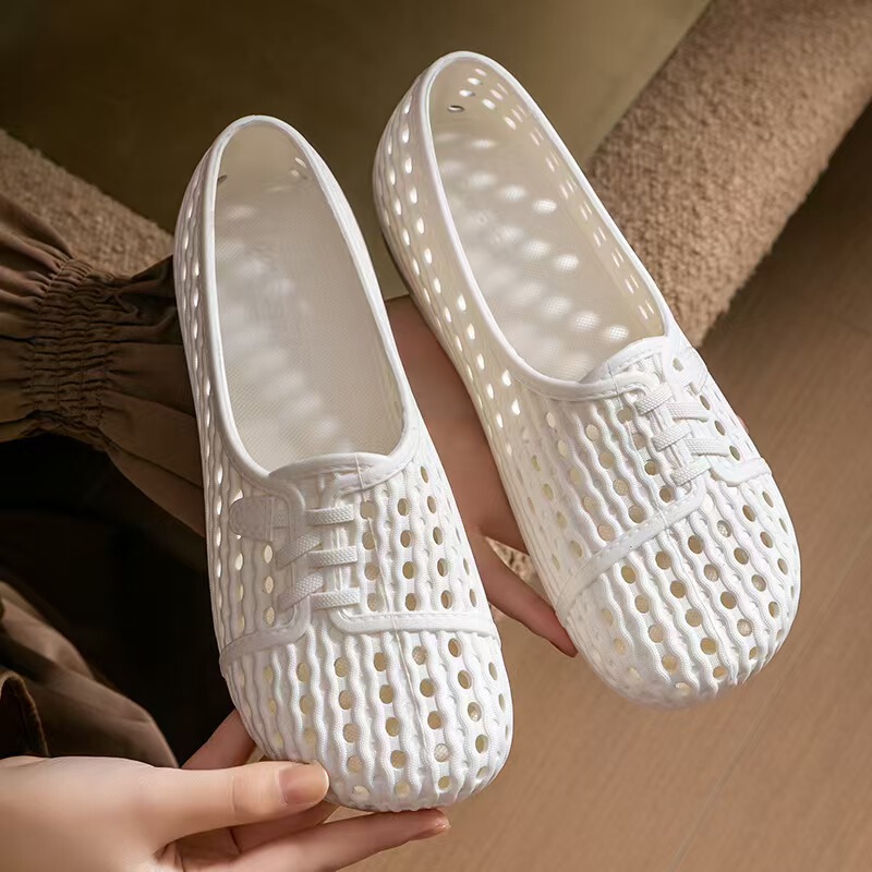 2025 New Hole Shoes Women's Summer Hollow Breathable Thick Bottom Soft Bottom Nurse Outfit Casual Beach Sandals