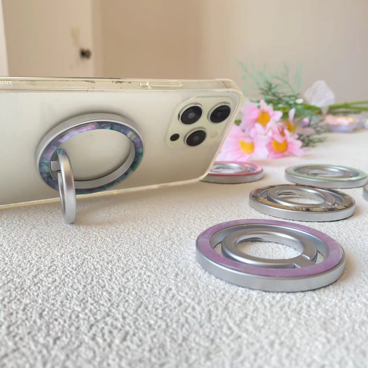新型の携帯電話の指の支えの磁気はホタテの金属のデスクトップの指のボタンの磁気はゴムのまぶしい貝殻の支えを吸います。