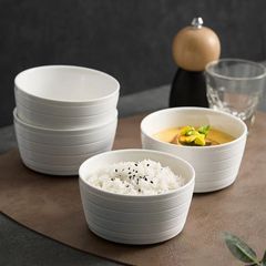 日本式の陶磁器の碗の家庭の茶碗のスープの碗のシンプルで白い小さい碗の個人の碗のとてもきれいなご飯の碗