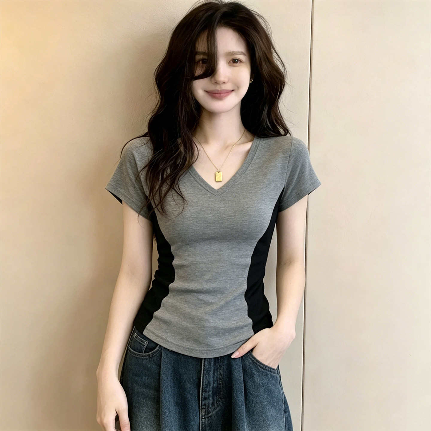 Áo thun nữ cổ chữ V bó sát tay ngắn phối màu tương phản — màu đen chi tiết 12