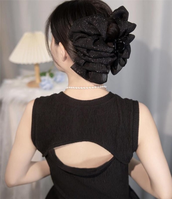 黒い蝶結びのクリップは高級感があります。|undefined
