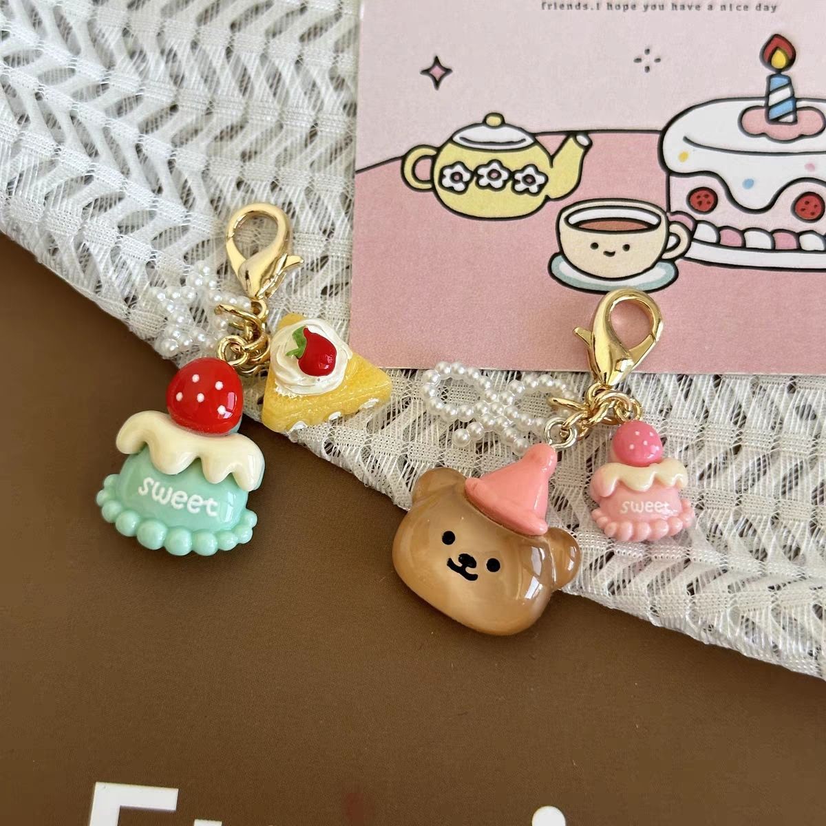 Childlike Bear Cake Pendant, Small and Fashionable Mobile Phone Buckle Key Chain Pendant, Bow Pendant, Coin Purse Pendant