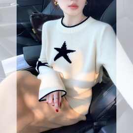 时尚白色五角星提花圆领套头喇叭袖针织衫女秋冬新款高知漂亮上衣