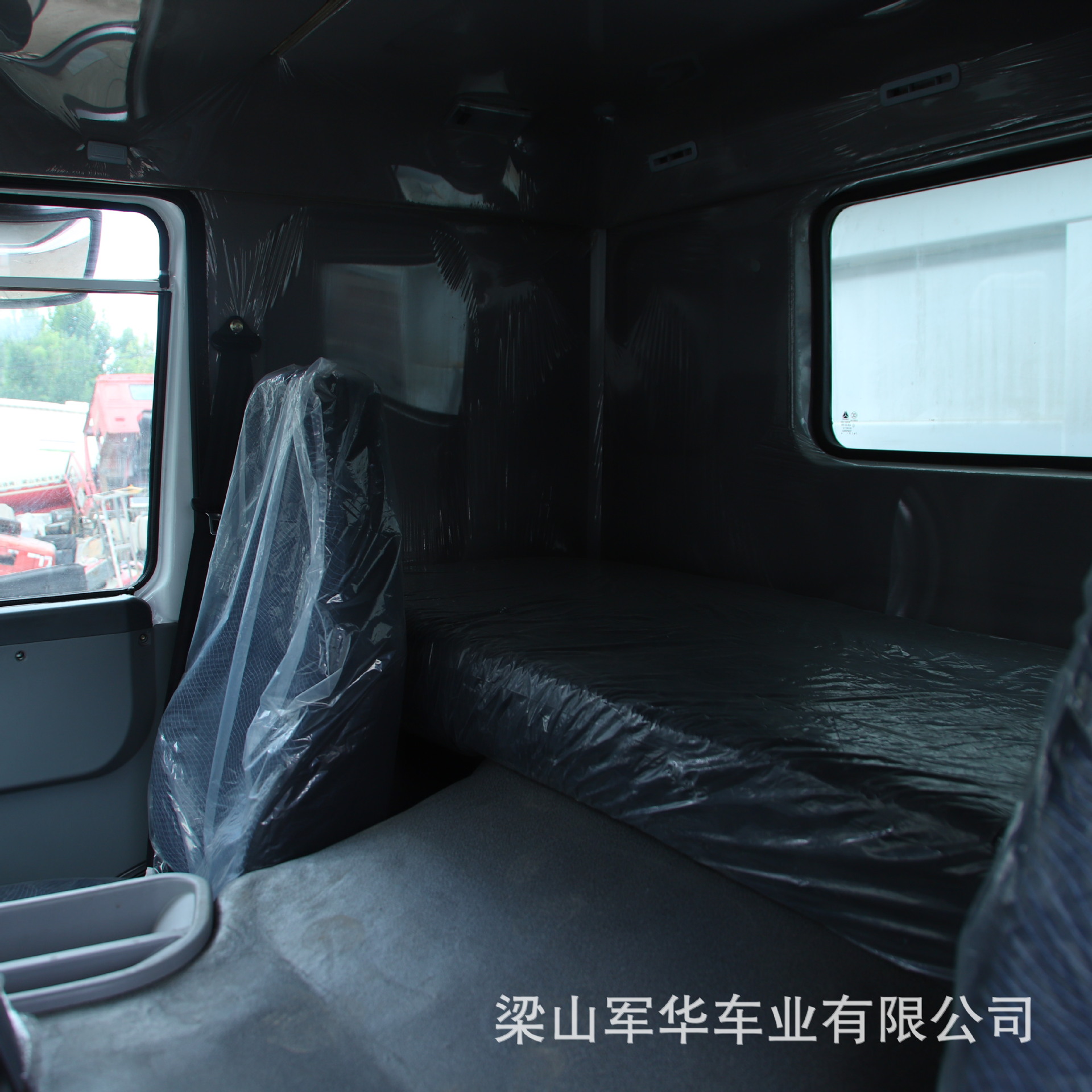 Export model: Sinotruk HOWO 6x4 dump truck, HOWO/dump truck, 375 horsepower sand and gravel transport vehicle