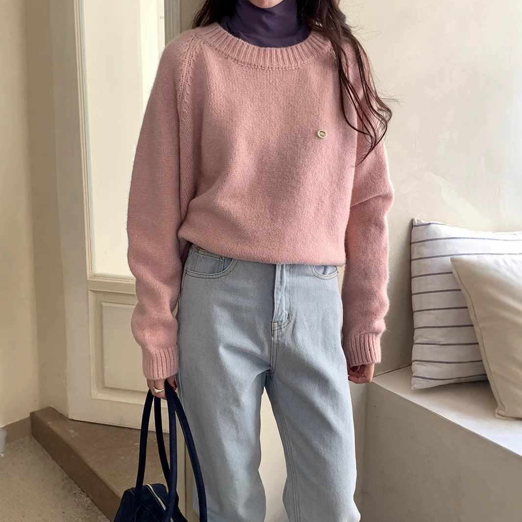 Red winter base knitted sweater with a round collar, Korean style