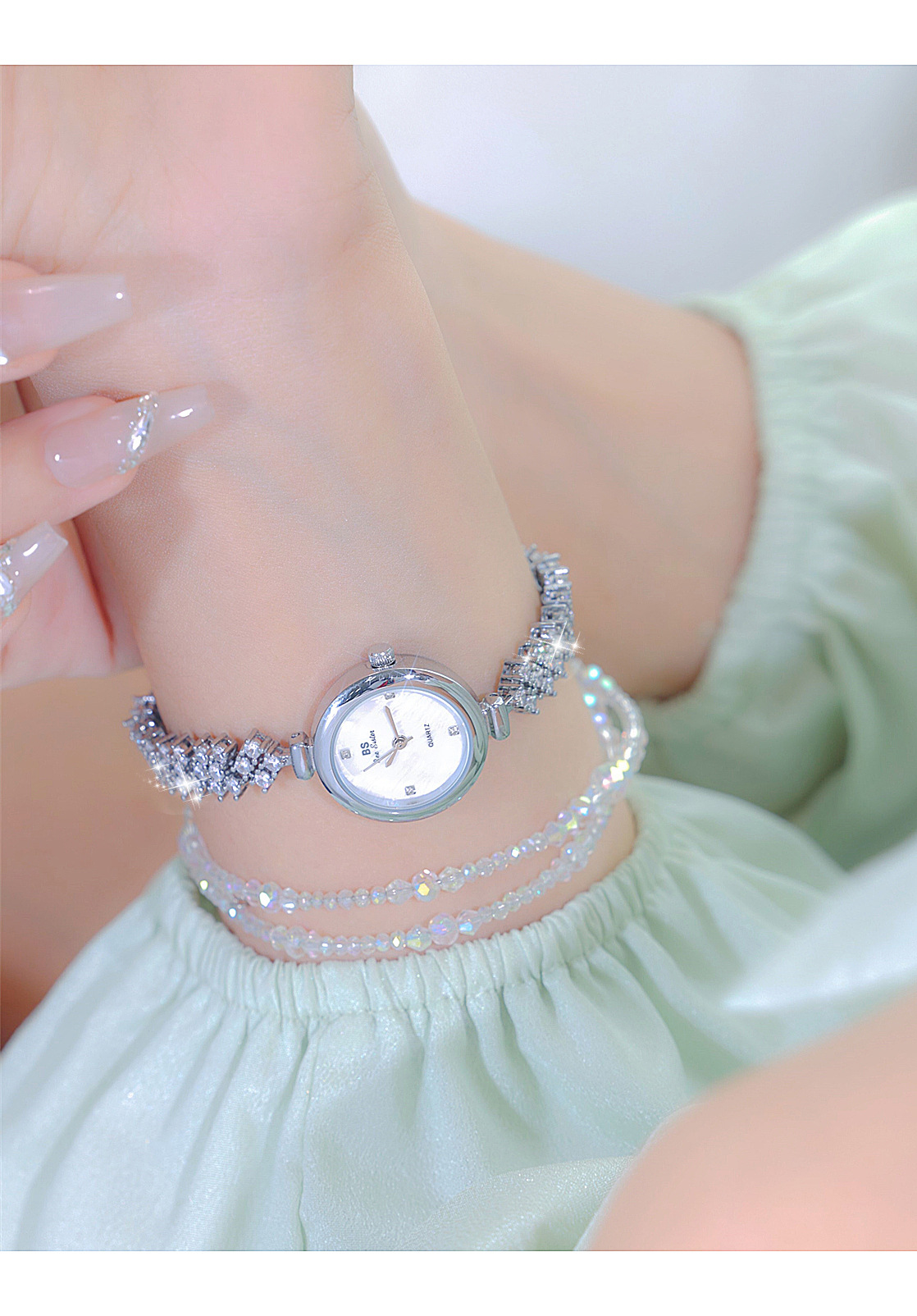 35g Weight Tempered Glass Mirror Material Alloy Strap Material Watch Classification Pointer Display Type Jewelry Buckle Buckle Style Round Dial Shape Holiday, Daily Occasion Quartz Movement Solid Color Pattern All Seasons Season Women's Gender Retro, Classic Style Style Retro Classic Style Solid Color Jewelry Buckle Quartz Watch 1