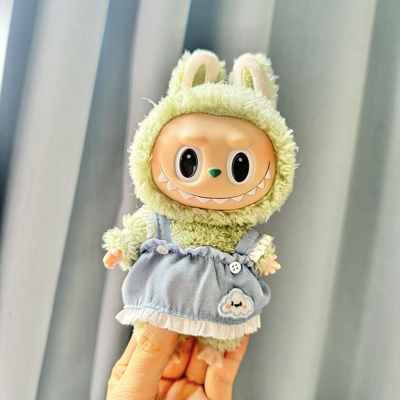 Falda con tirantes de nubes pequeñas