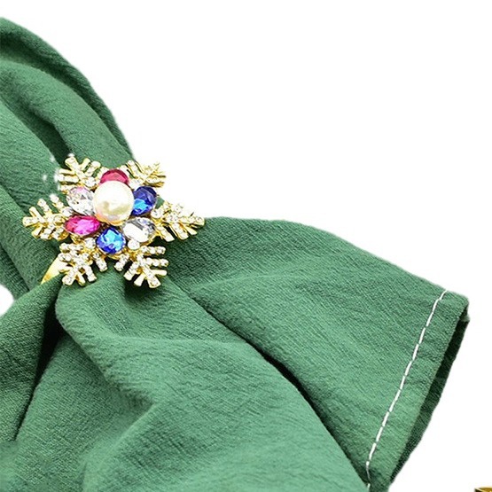 En stock nuevo exquisito Navidad copo de nieve servilleta hebilla aleación hueco servilleta anillo diamante joyería oro
