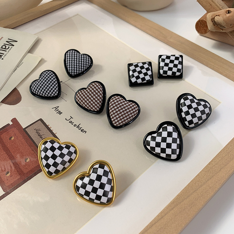 Heart-shaped Square Checkerboard Stud Earrings Wholesale Nihaojewelry display picture 10