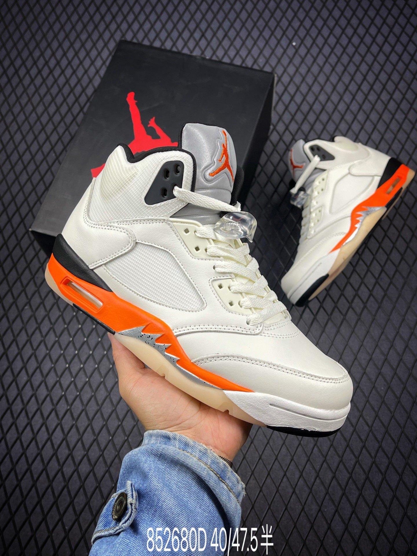 2025 nuevo color AJ5 negro y blanco flujo de arce de batalla real de alto rendimiento retro versátil zapatos deportivos de baloncesto masculino y femenino 3D vertical