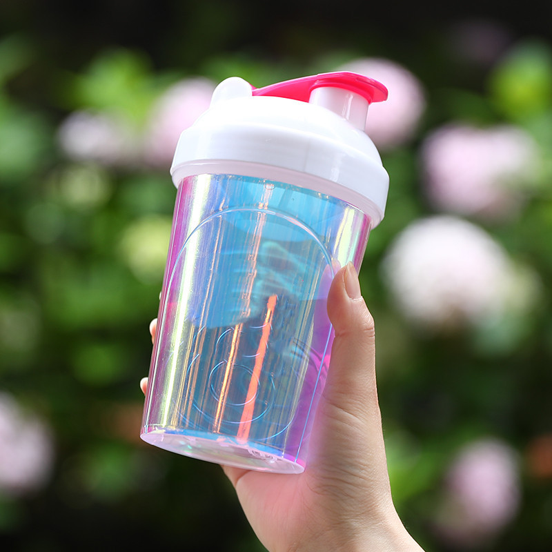 Portátil de plástico batido taza con escala proteína en polvo batido agitación colorido fitness deportes taza logo