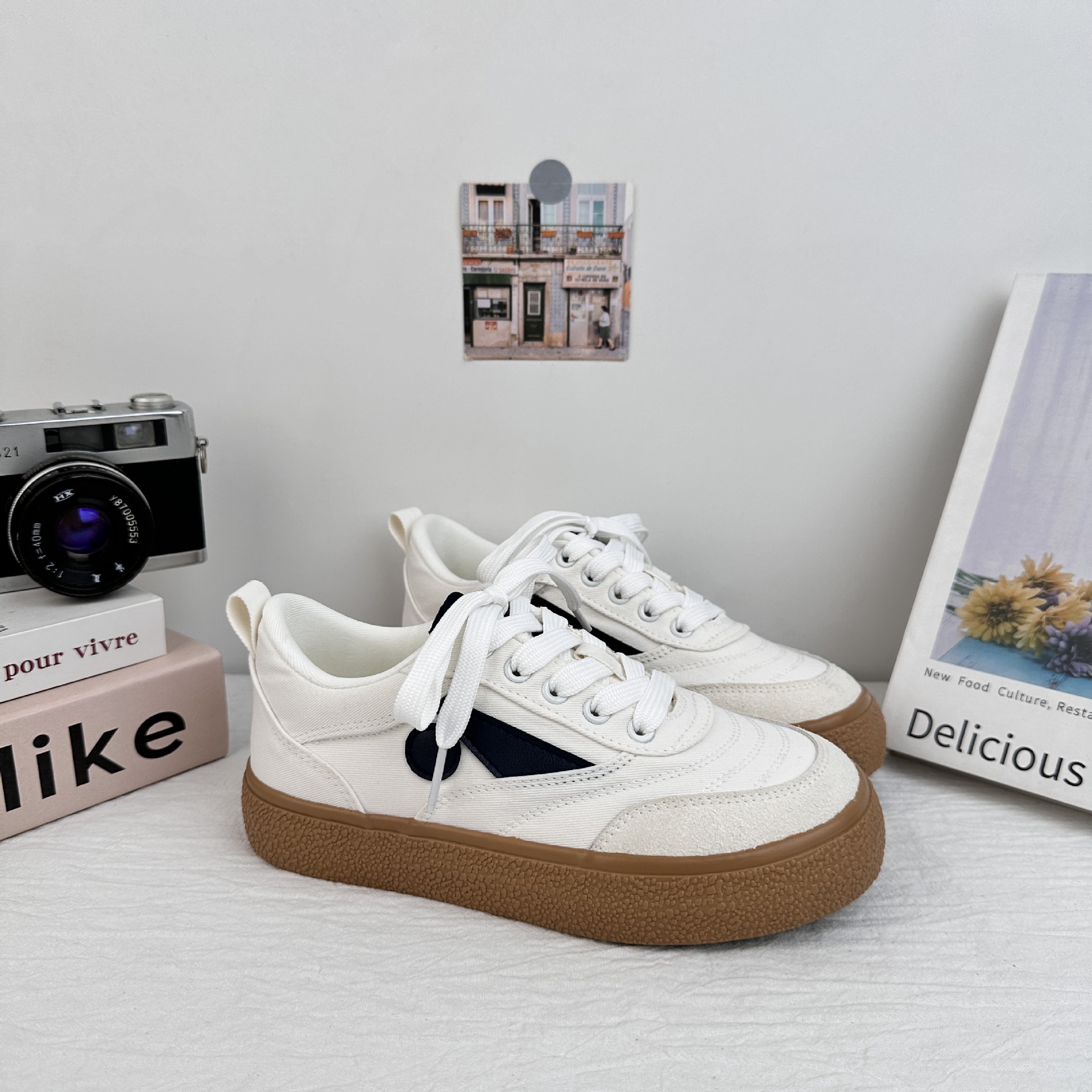 Zapatos de skate casuales de fondo grueso para mujeres 2025 nuevos estudiantes de verano zapatos blancos de nicho zapatos de lona