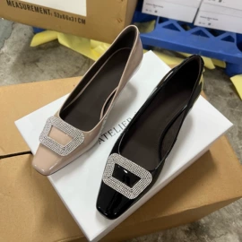 女式休闲单鞋;女式运动单鞋;厚底拖鞋