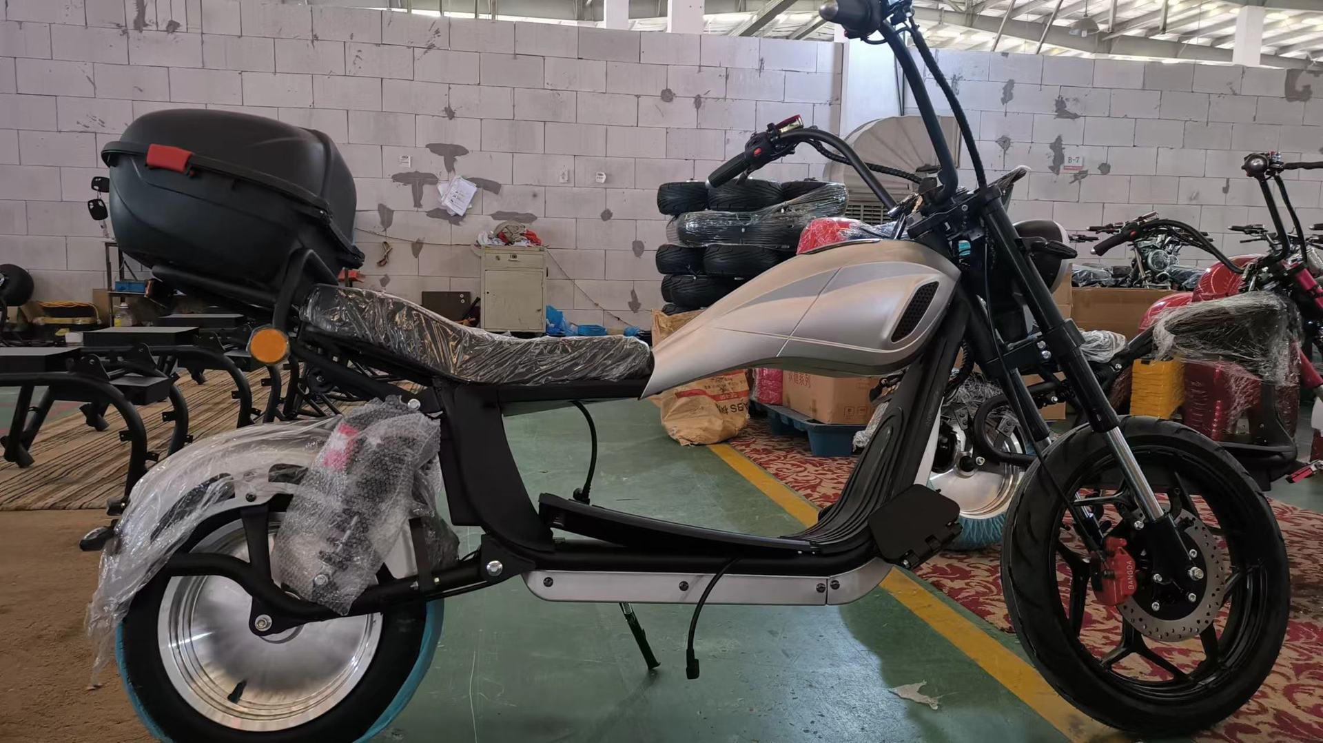 CP-6 前轮17寸后轮12寸铝轮宽胎哈雷车电动车 citycoco SCOOTER