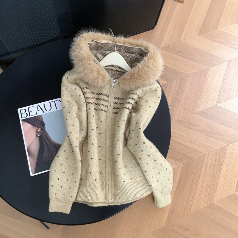 Fair Isle hooded fur-collar zip-up sweater jacket for women, new autumn and winter vintage style, thickened short knitted cardigan Fair Isle hooded fur-collar zip-up sweater jacket for women, new autumn and winter vintage style, thickened short knitted cardigan