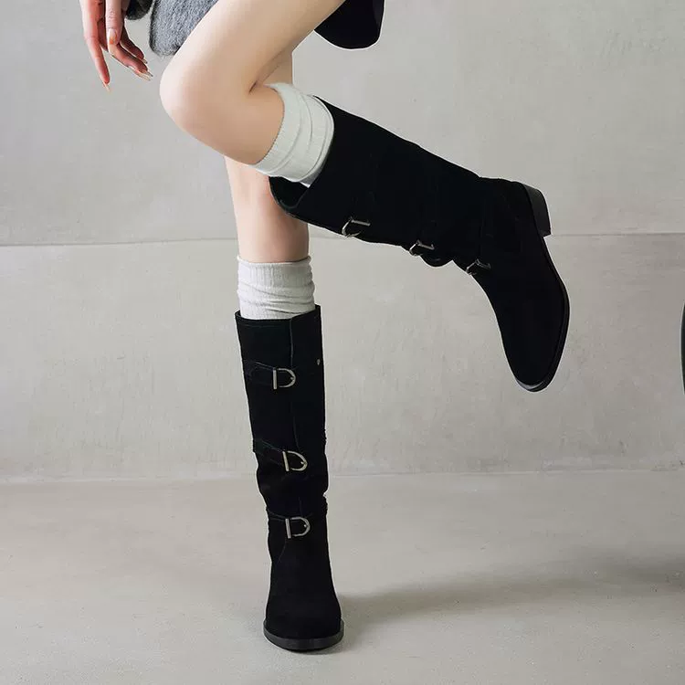 Ретро бычий переворачивает складки и складки сапоги плюс бархат осенью и зимой