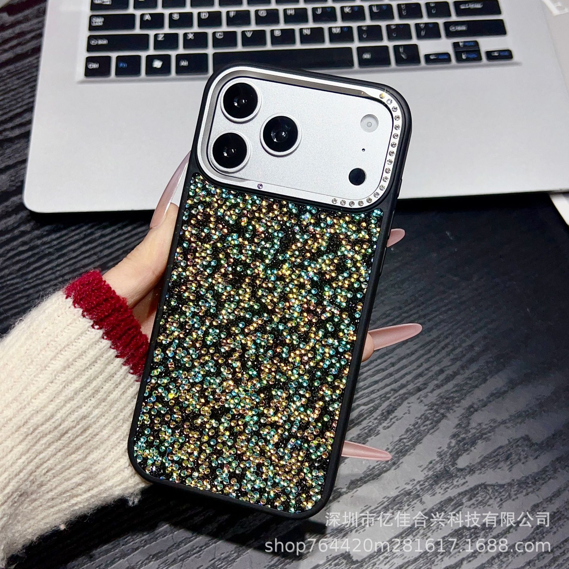 Aplicable para iphone17PROMAX lente de gran agujero puntual perforador de teléfono móvil de manzana 16 / 15P funda de perla
